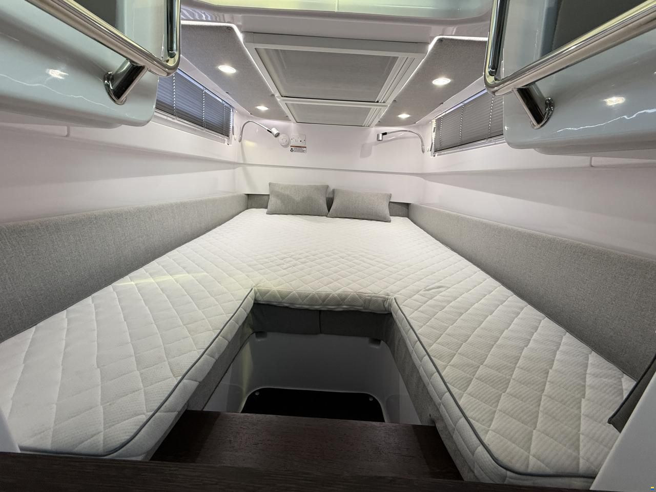 Axopar 37 XC Cross Cabin