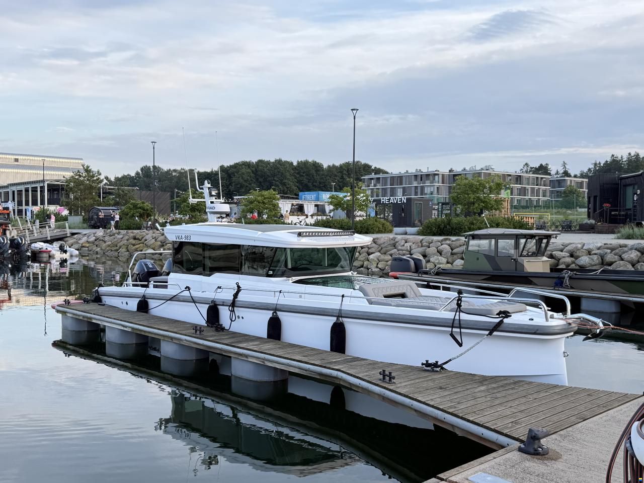 Axopar 37 XC Cross Cabin