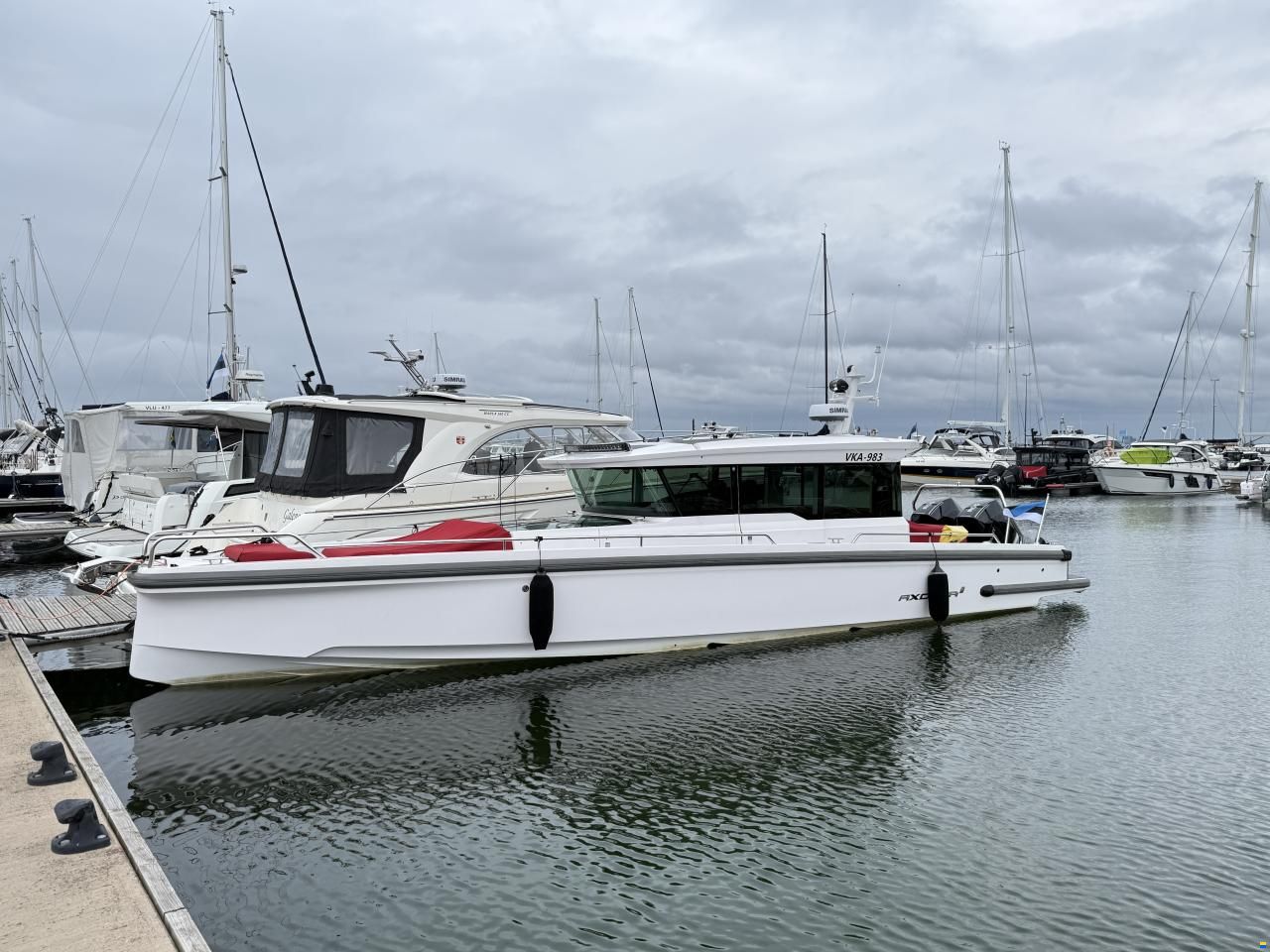 Axopar 37 XC Cross Cabin