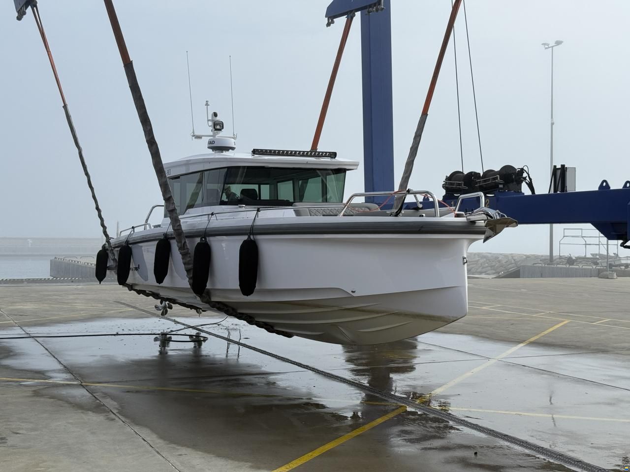 Axopar 37 XC Cross Cabin