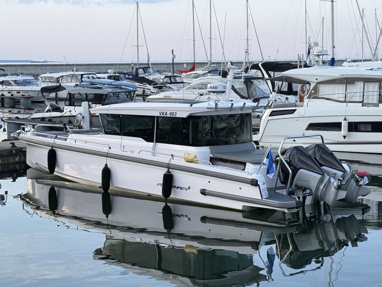 Axopar 37 XC Cross Cabin