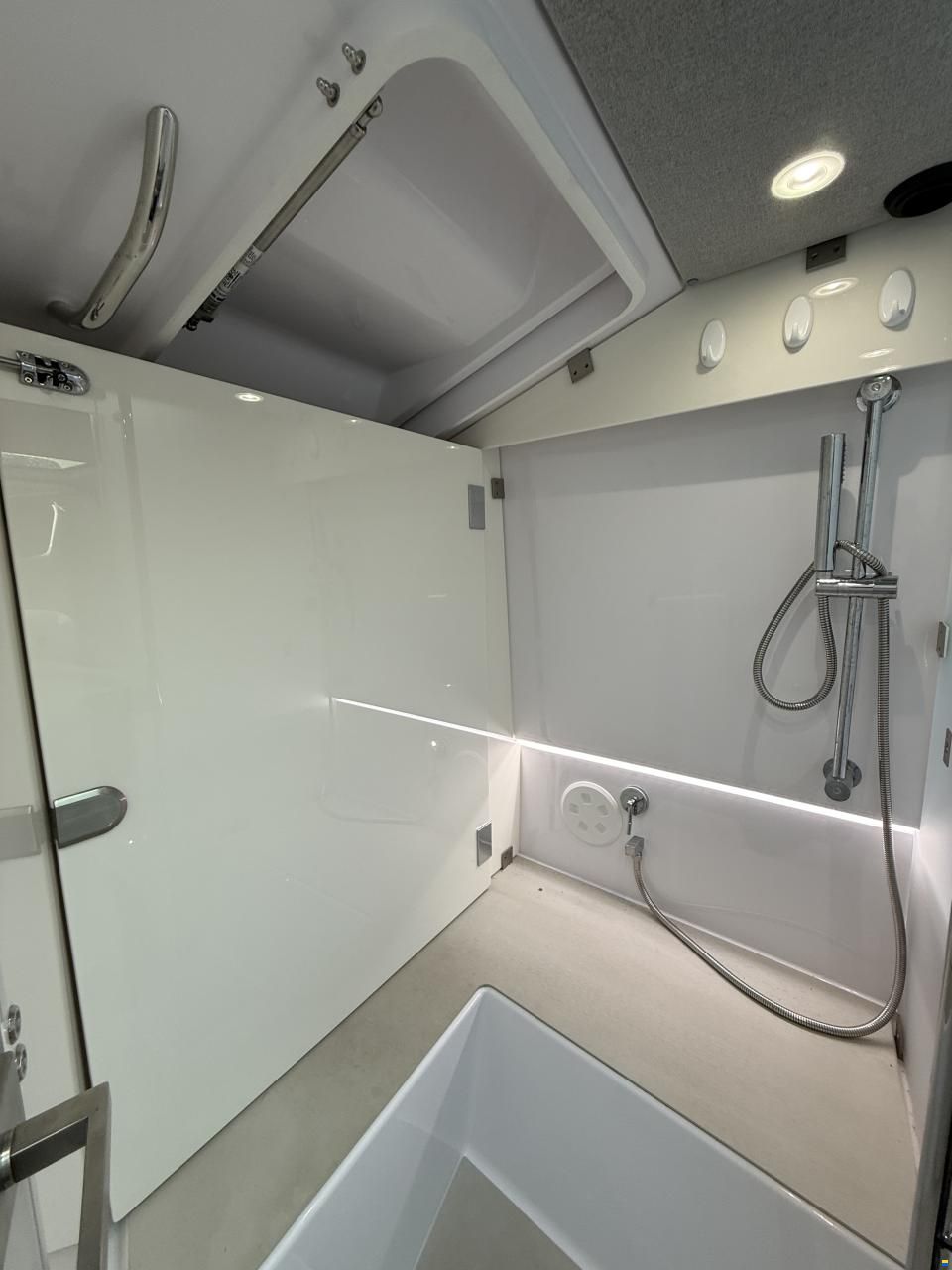 Axopar 37 XC Cross Cabin