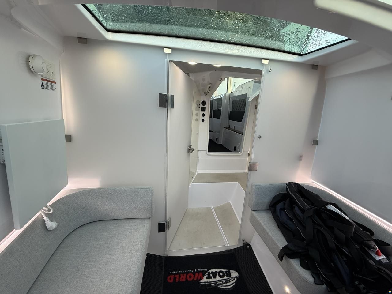 Axopar 37 XC Cross Cabin