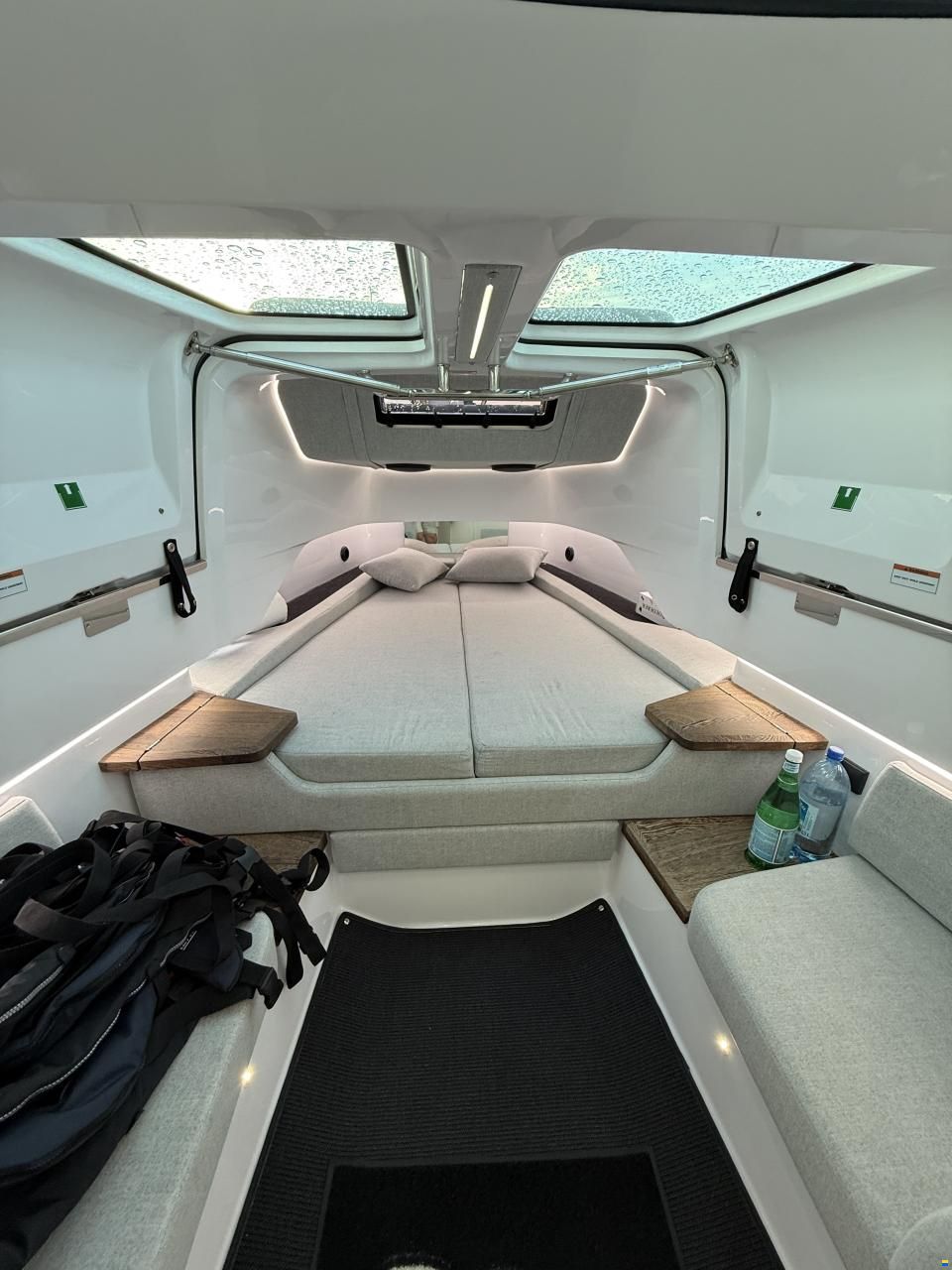 Axopar 37 XC Cross Cabin