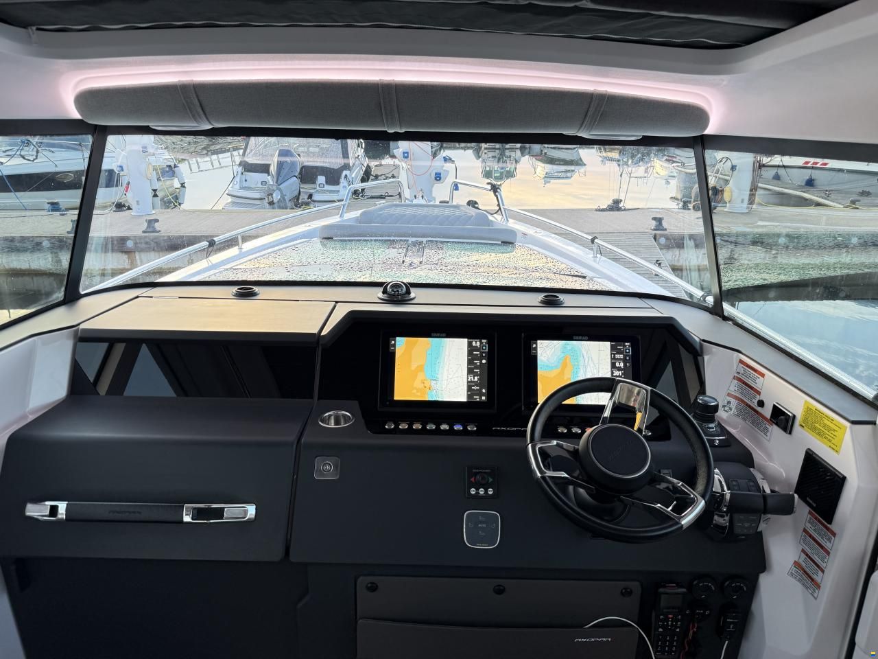 Axopar 37 XC Cross Cabin