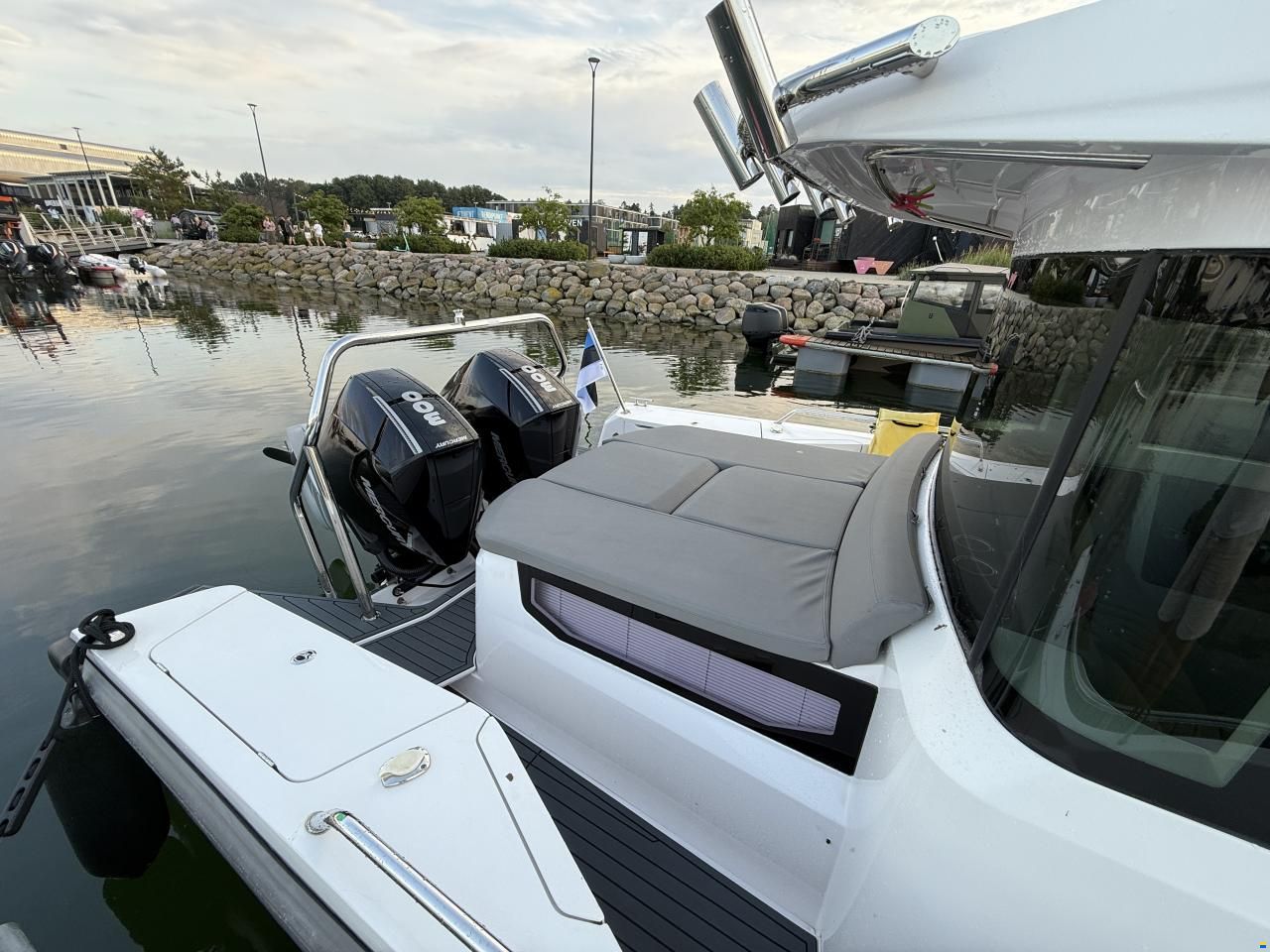 Axopar 37 XC Cross Cabin