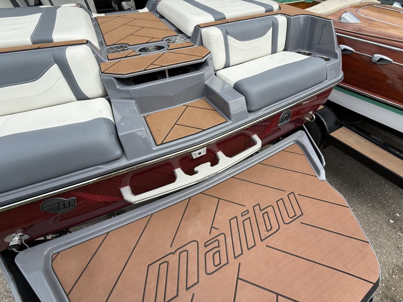 Malibu 23 LSV