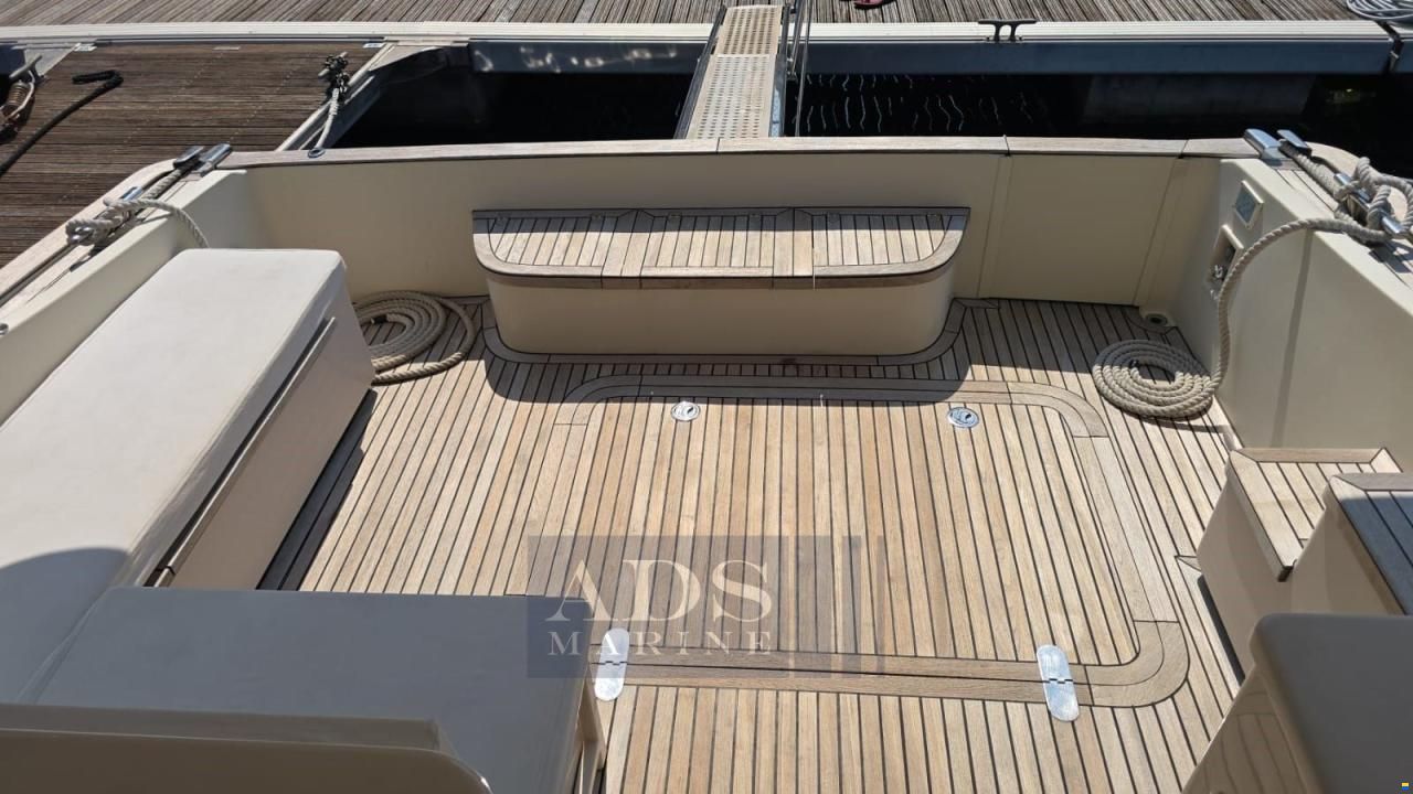 Solare 43 Lobster
