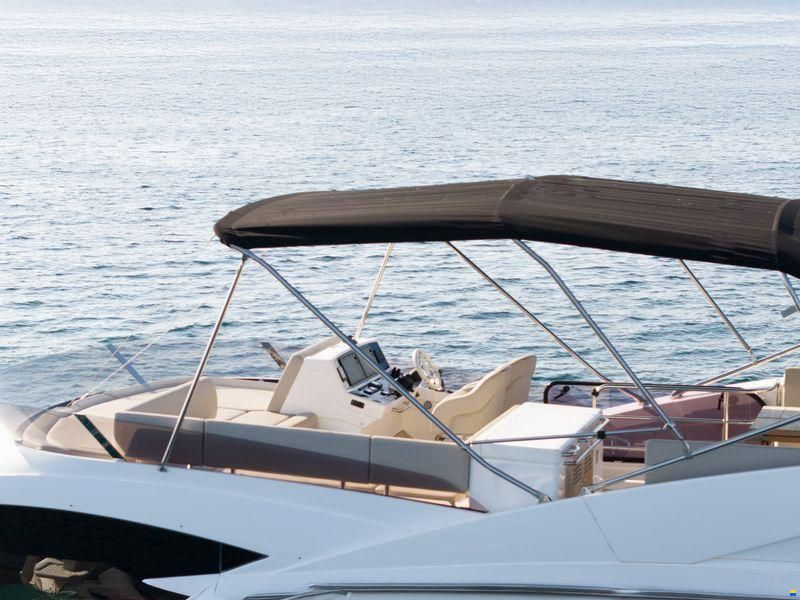 Sunseeker Manhattan 52