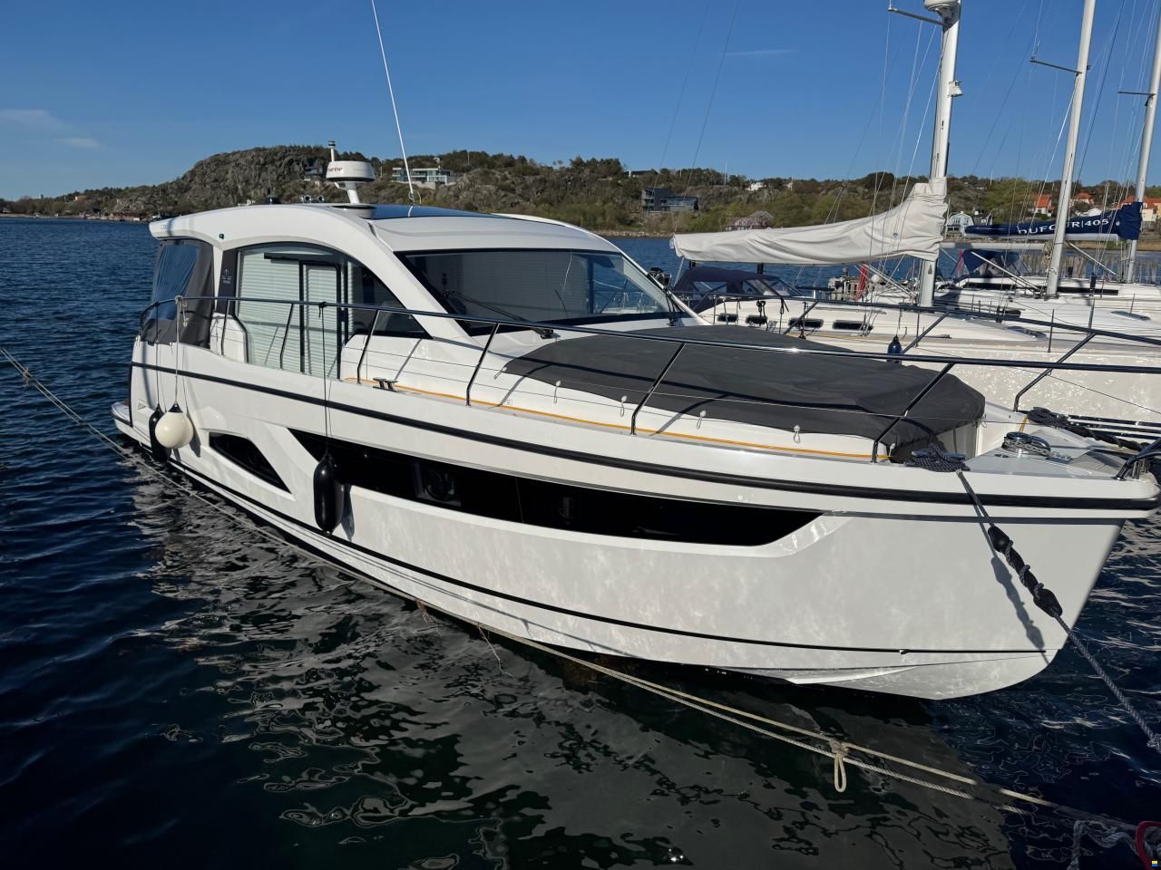 Sealine C390