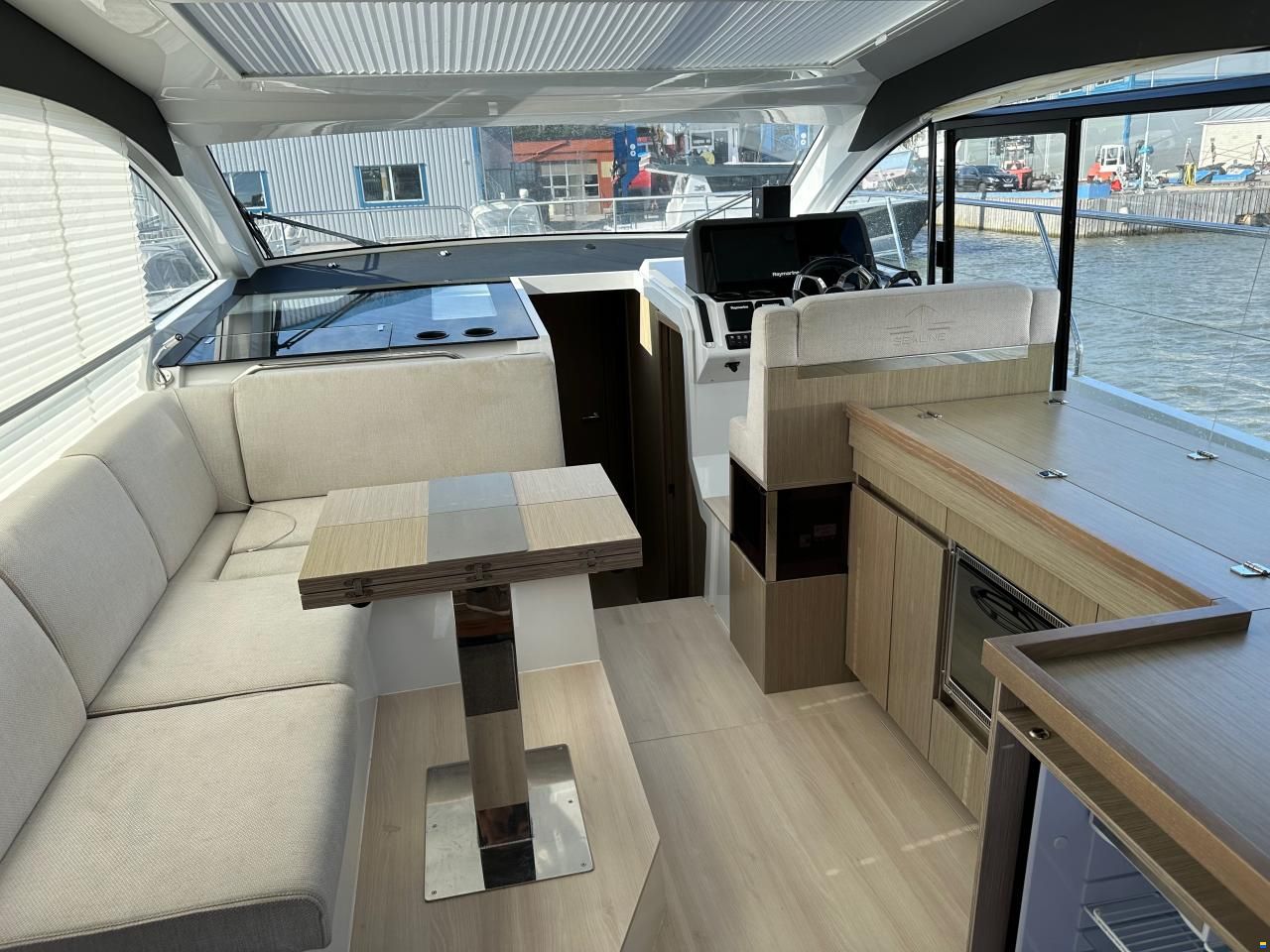 Sealine C390