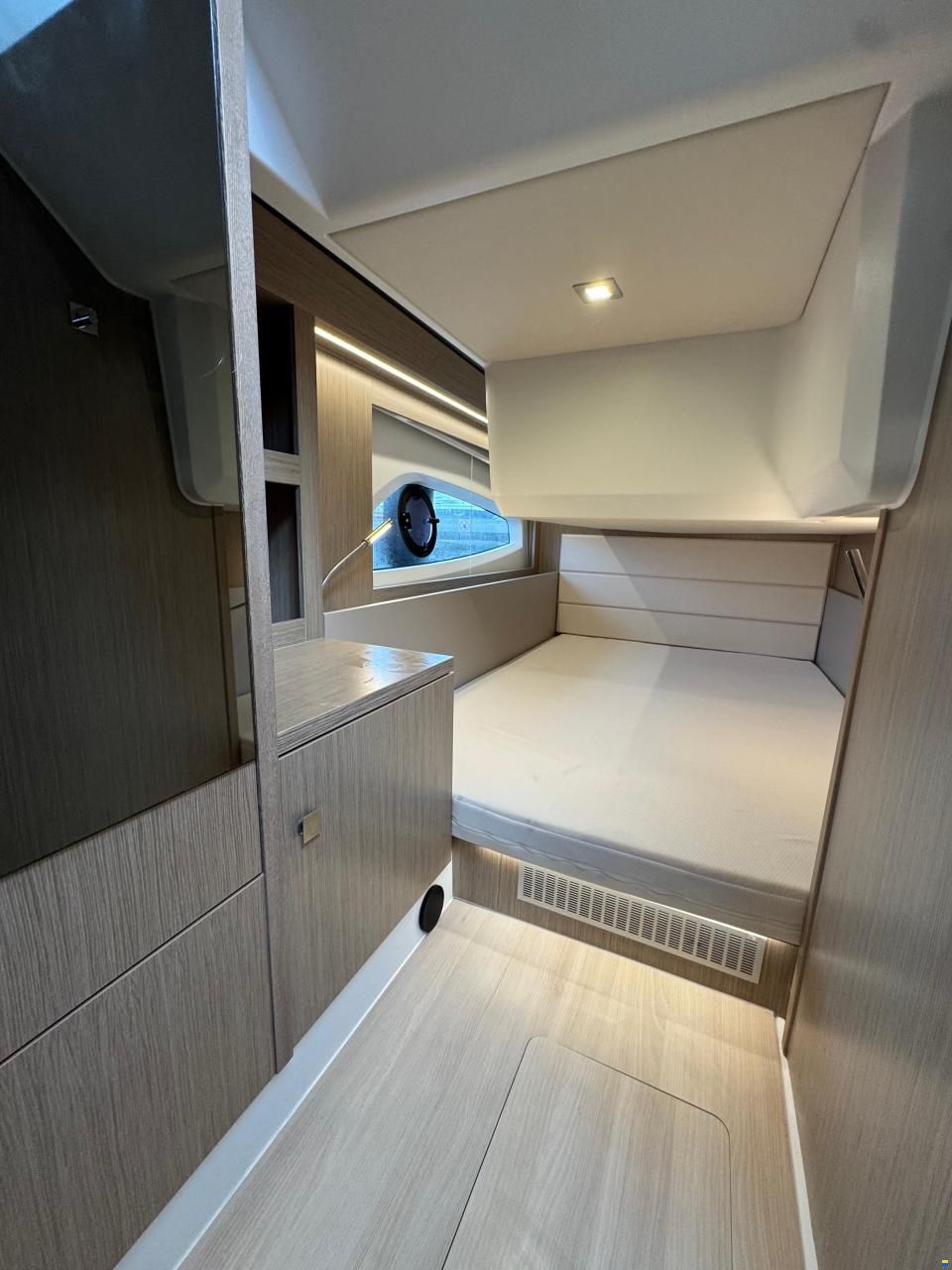 Sealine C390