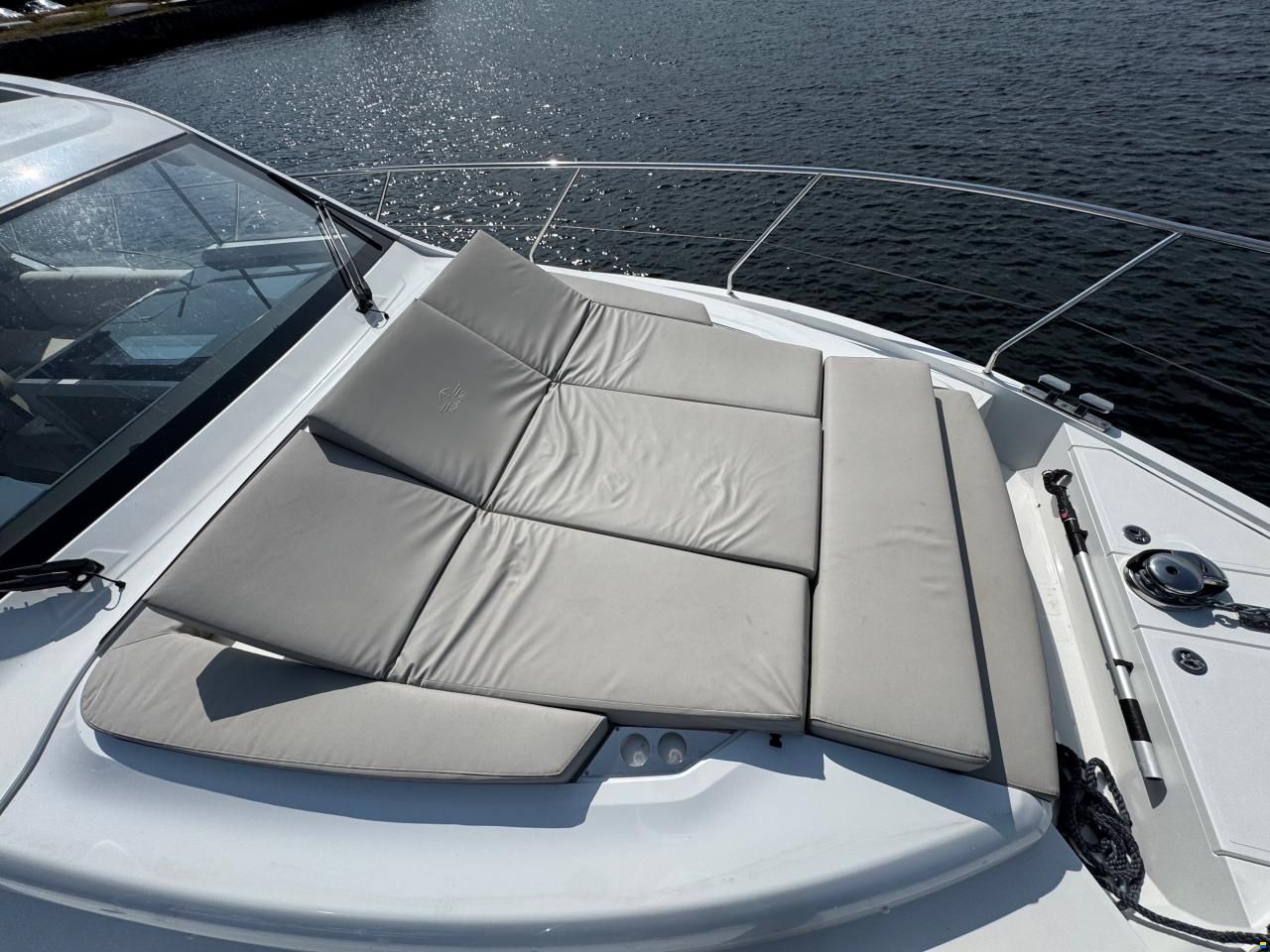 Sealine C390