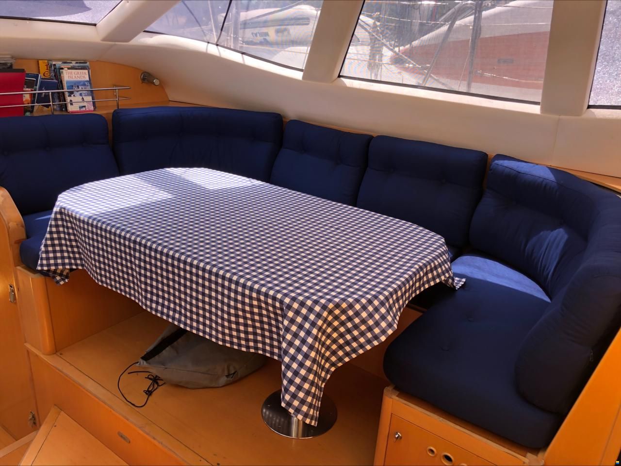 Wauquiez 43 Pilot Saloon