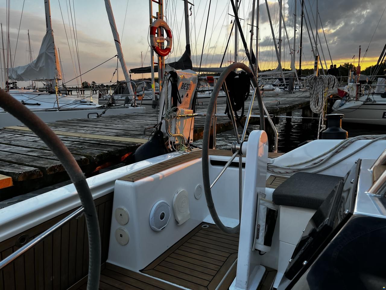 Hanse 348