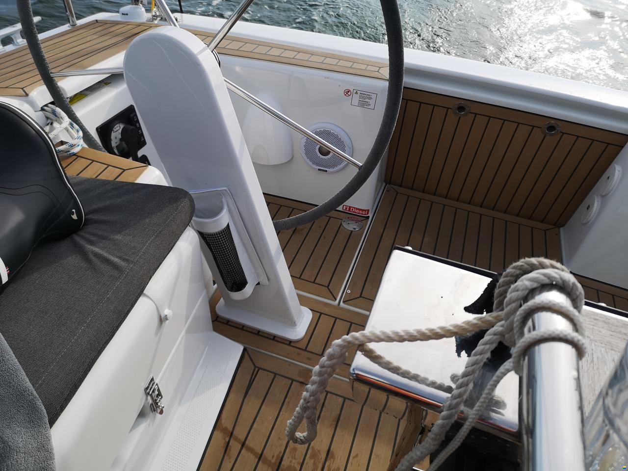 Hanse 348
