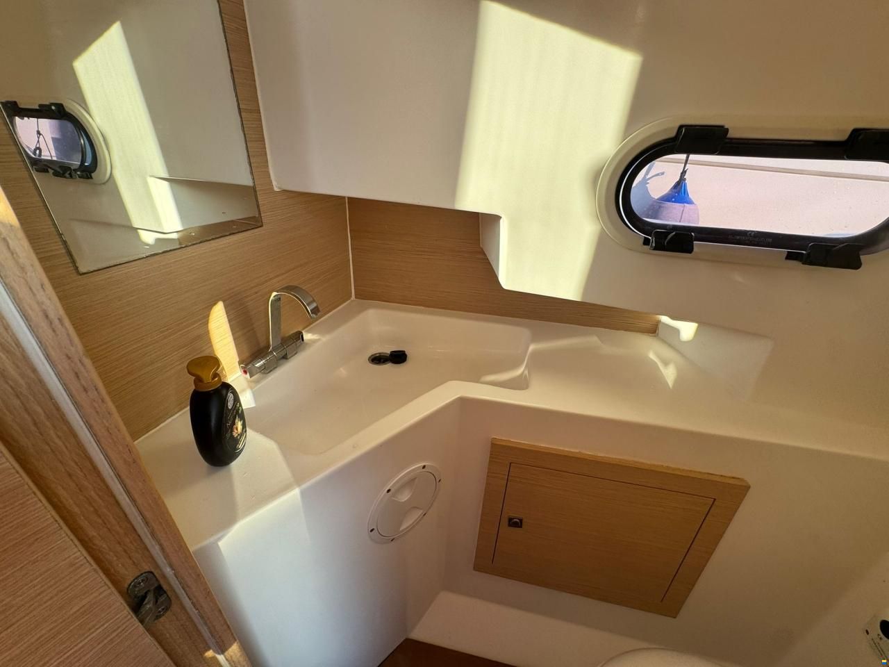 Abate 35 cabin