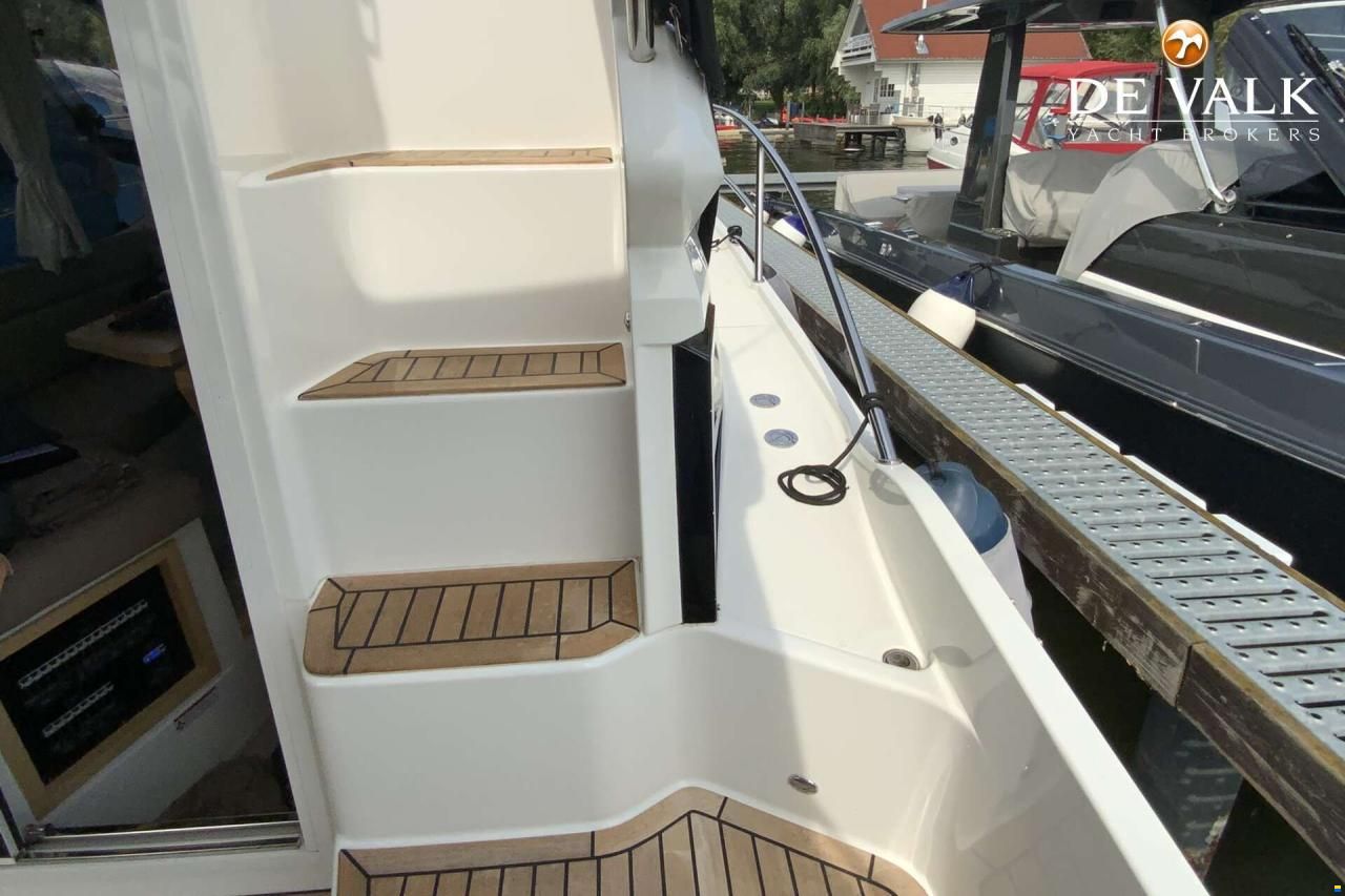 Galeon 300 Fly
