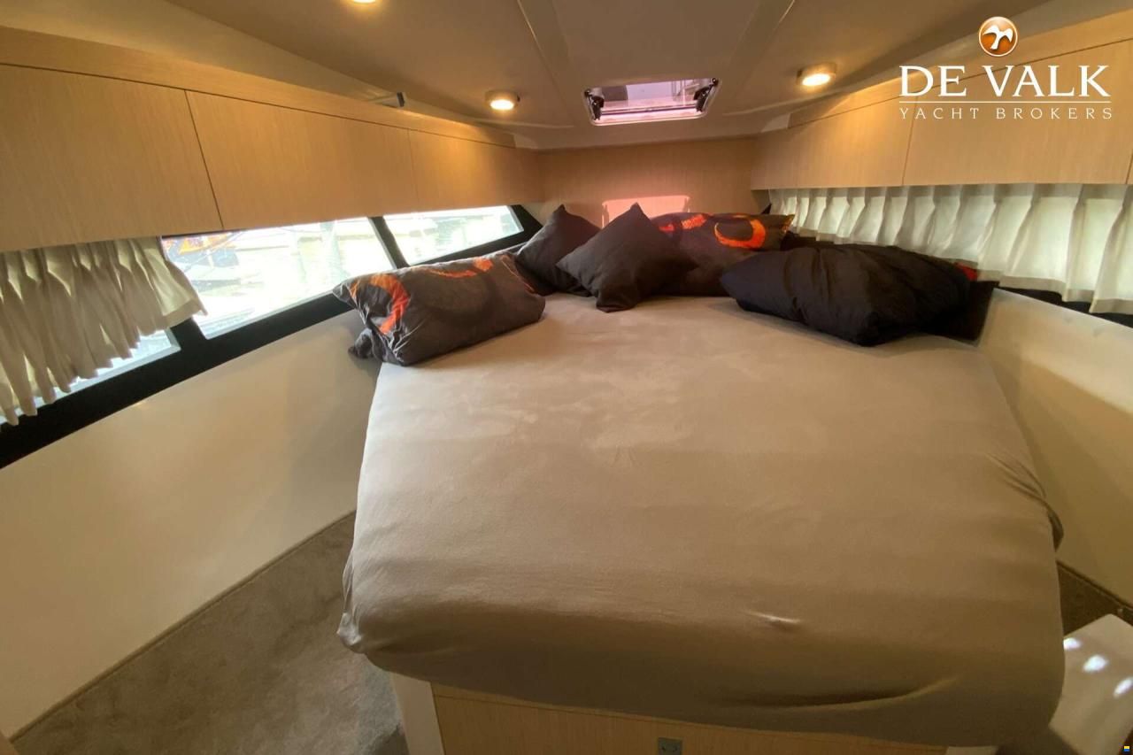 Galeon 300 Fly