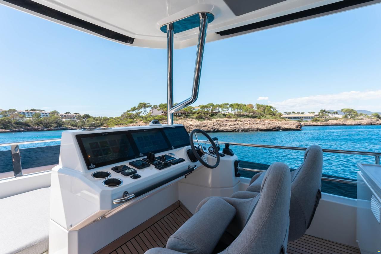 Beneteau Grand Trawler 62