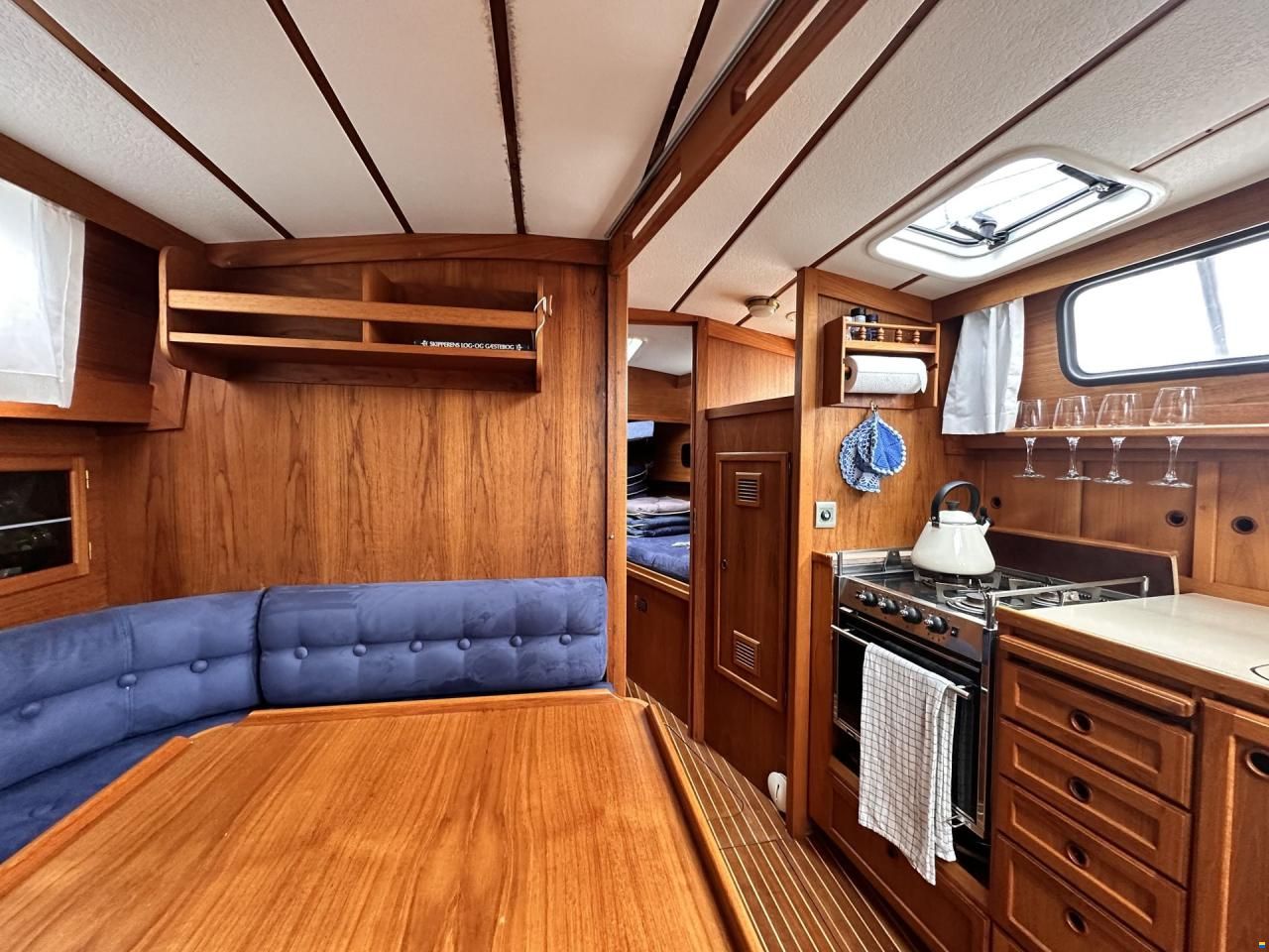 Nauticat 33