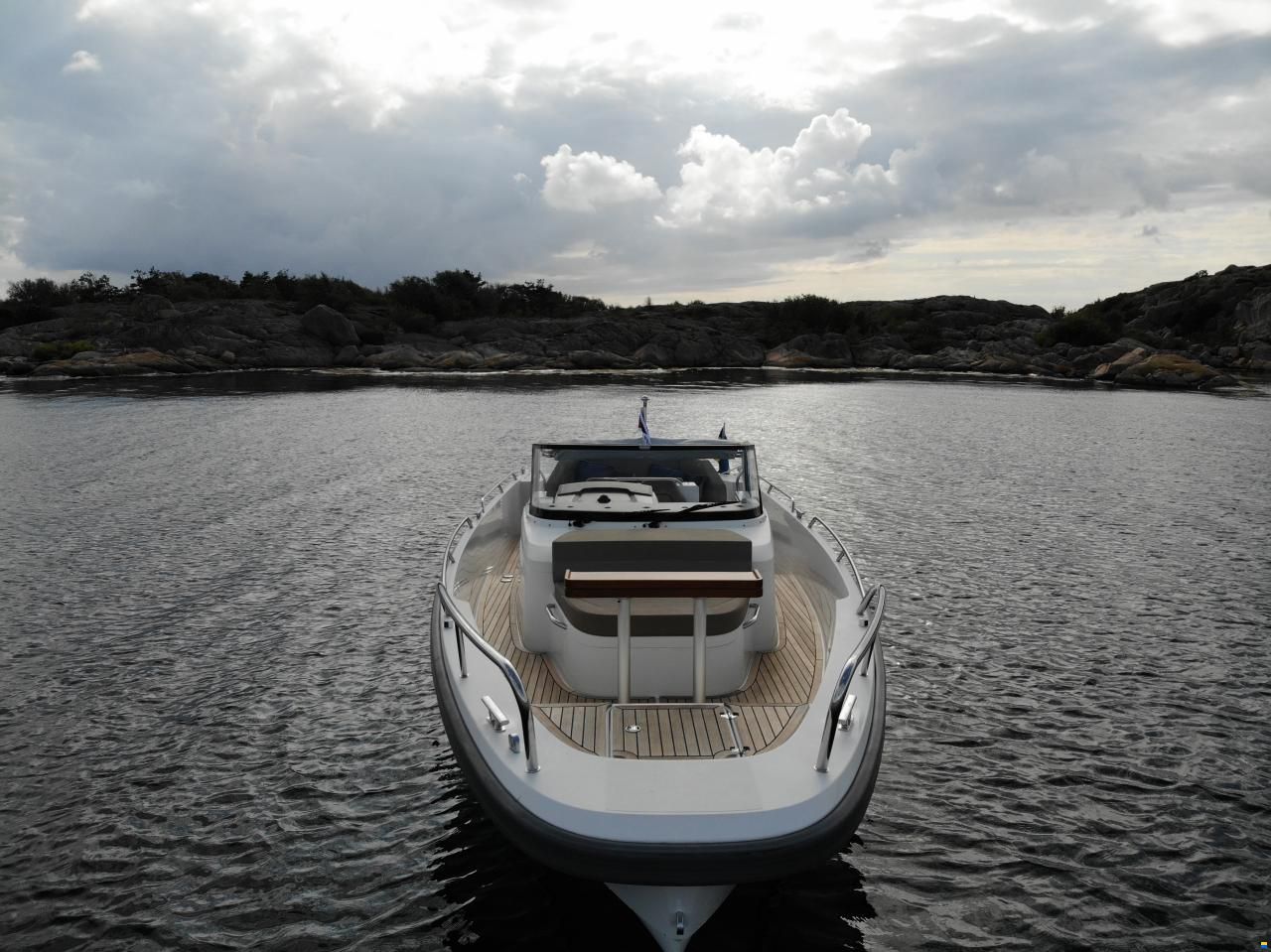 Nimbus Tender 9 T9