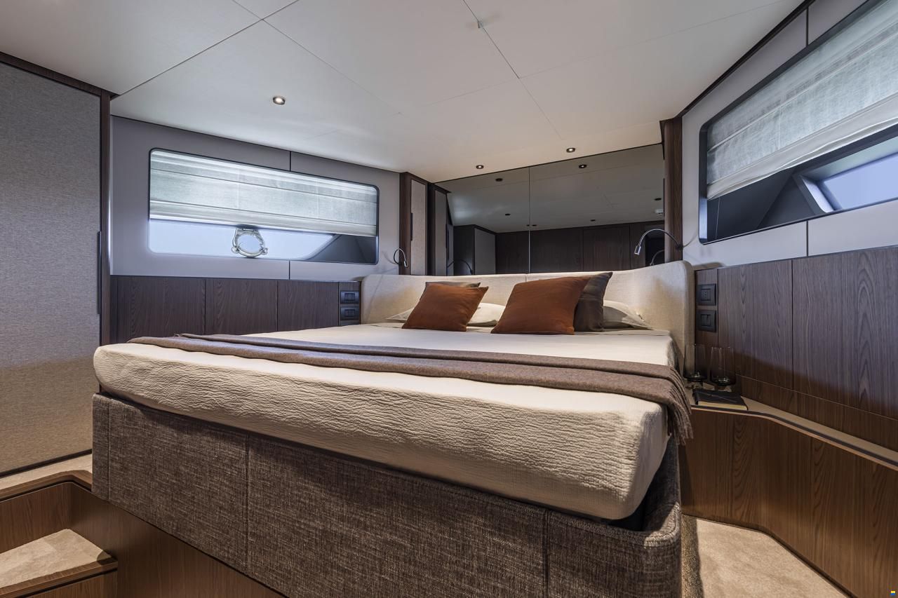 Ferretti 580