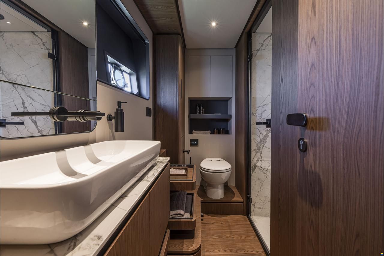 Ferretti 580