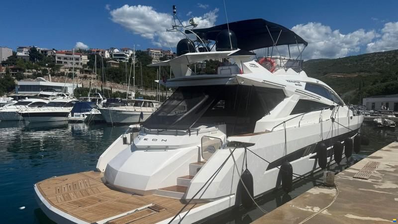 Galeon Skydeck 700