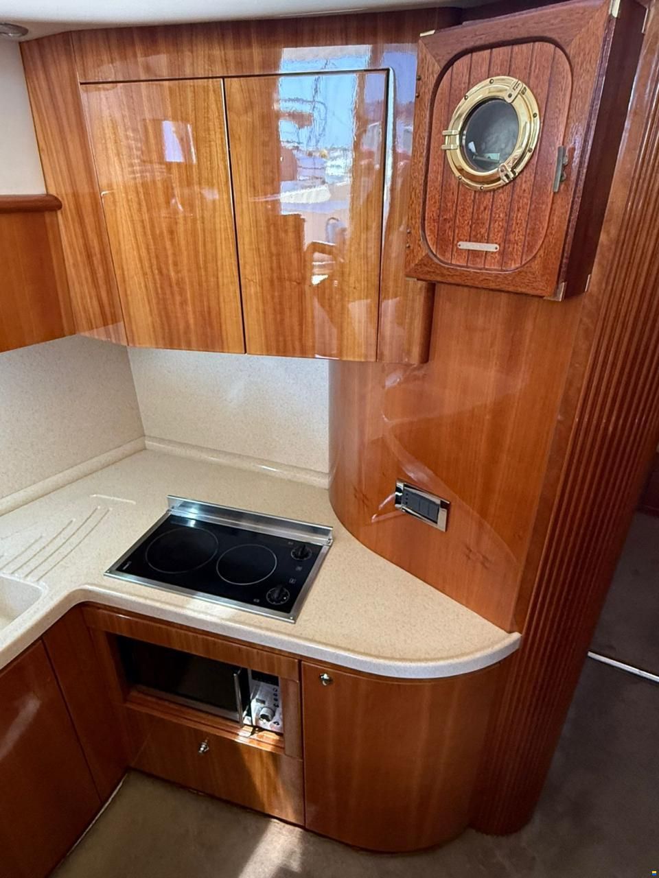 Azimut 42E