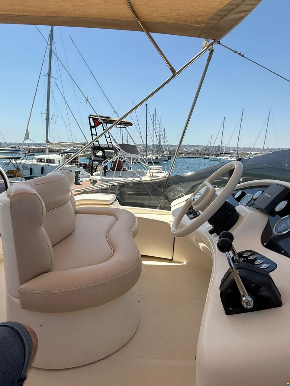 Azimut 42E