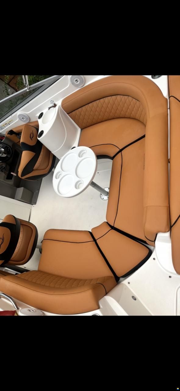 Rinker Cuddy 246 Captiva