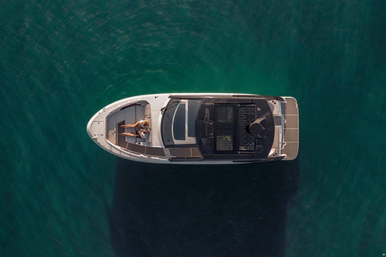 Sea Ray 370 SUNDANCER