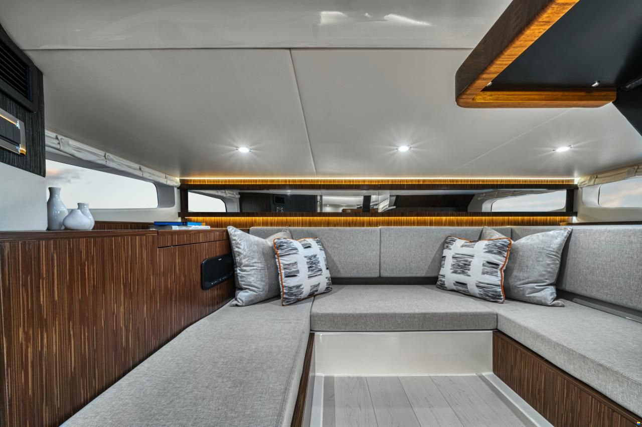 Sea Ray 370 SUNDANCER