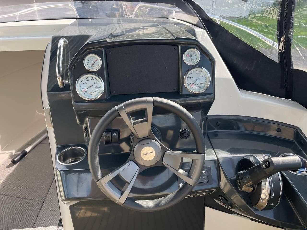 Quicksilver ACTIV 555 CABIN