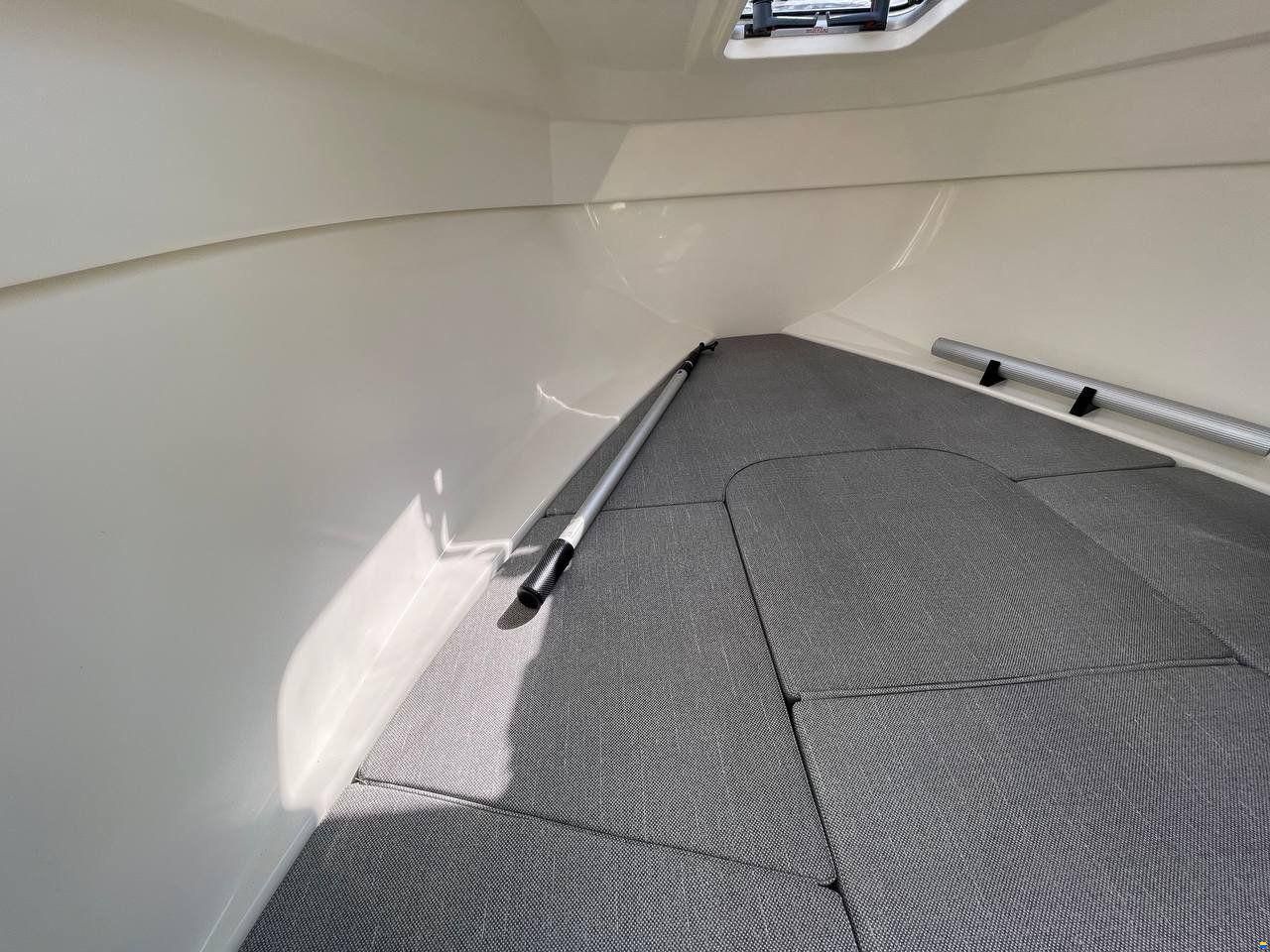 Quicksilver ACTIV 555 CABIN