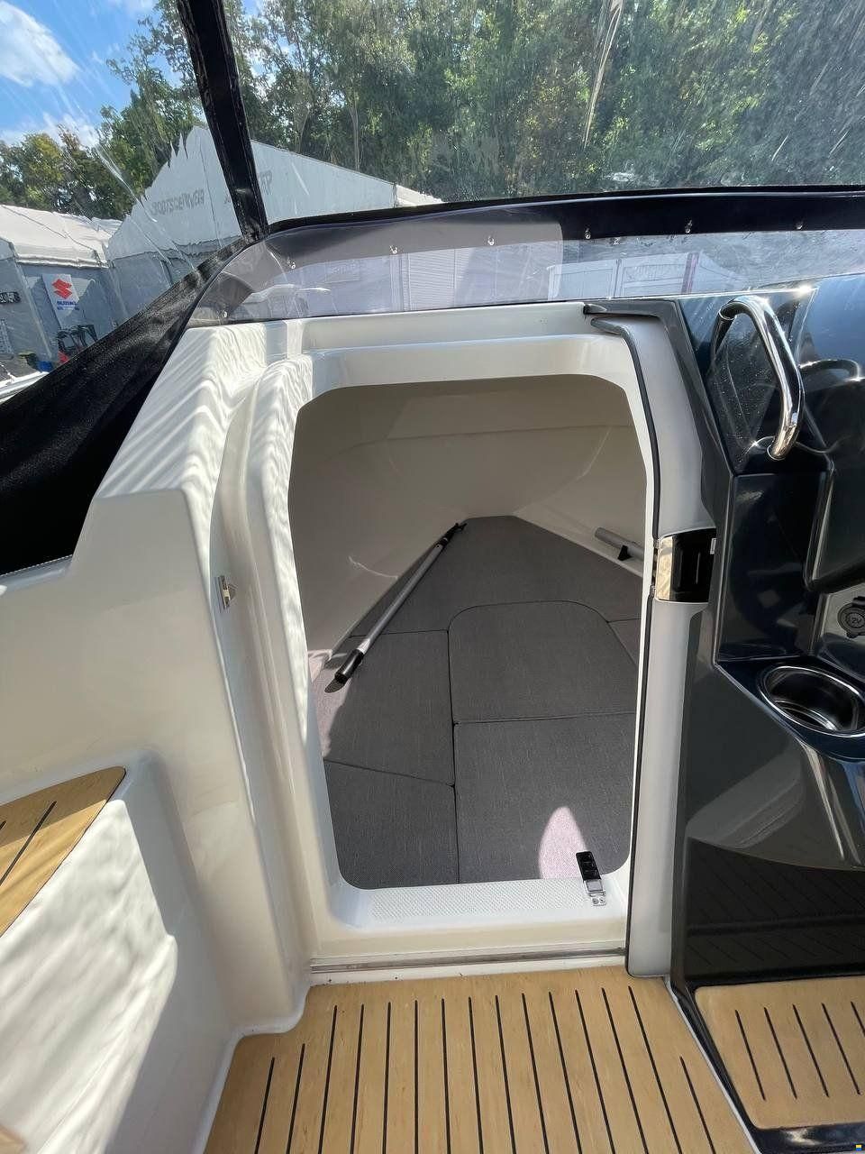 Quicksilver ACTIV 555 CABIN