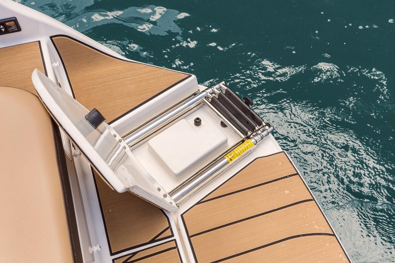 Sea Ray SDX 250 Surf Europe