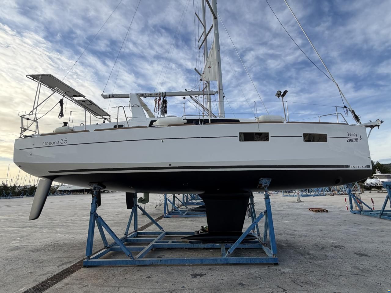 Beneteau Oceanis 35