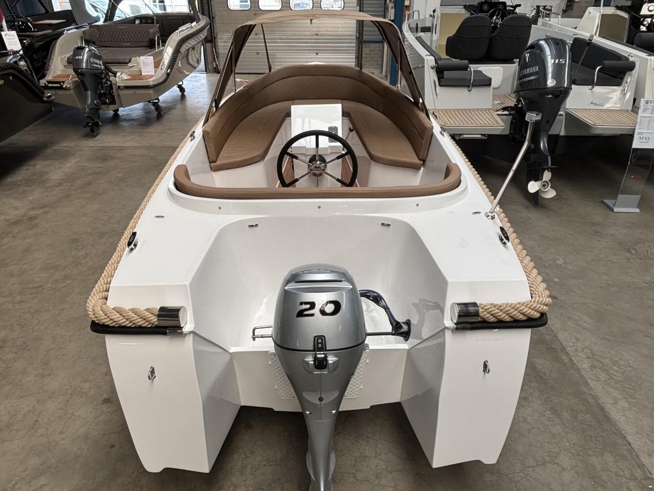 Maxima 550 Tender