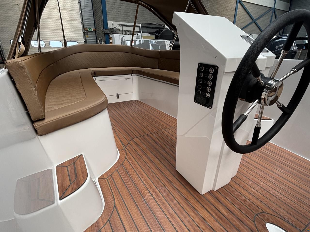 Maxima 550 Tender