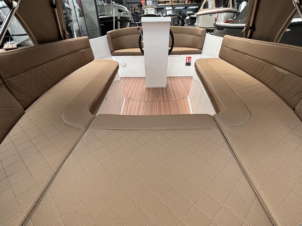 Maxima 550 Tender