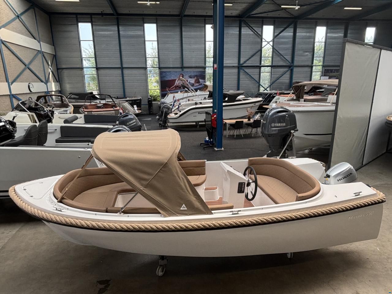 Maxima 550 Tender