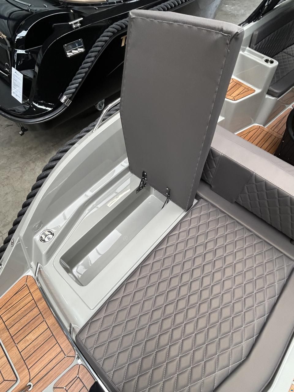 Topcraft 627 Tender