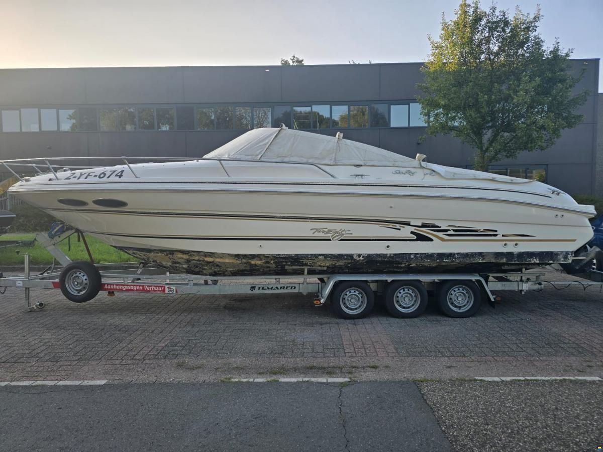 Sea Ray 280 SunSport Cuddy Cabin