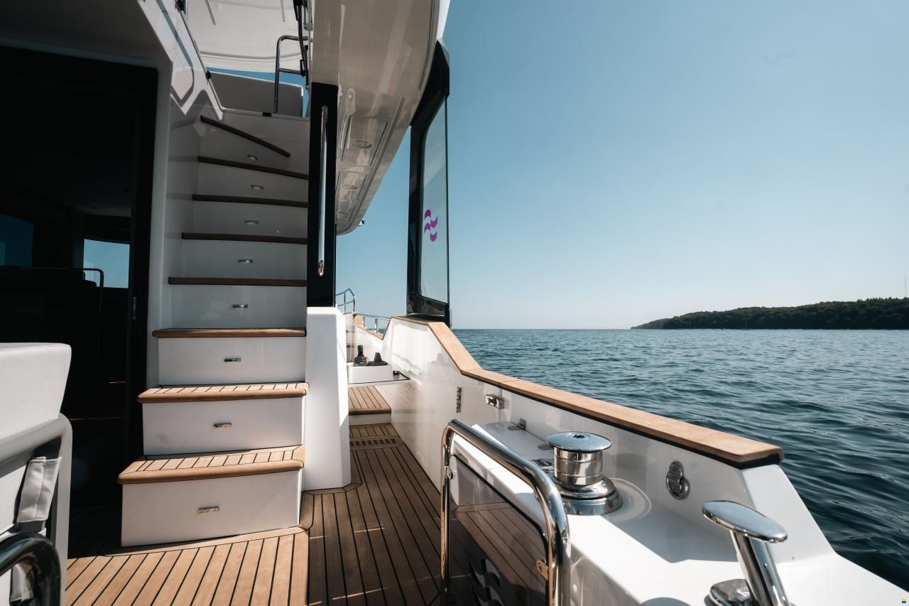 Sirena 48