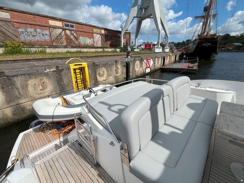 Sunseeker Predator 52