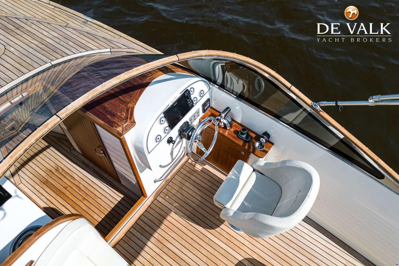 Long Island 33 Runabout