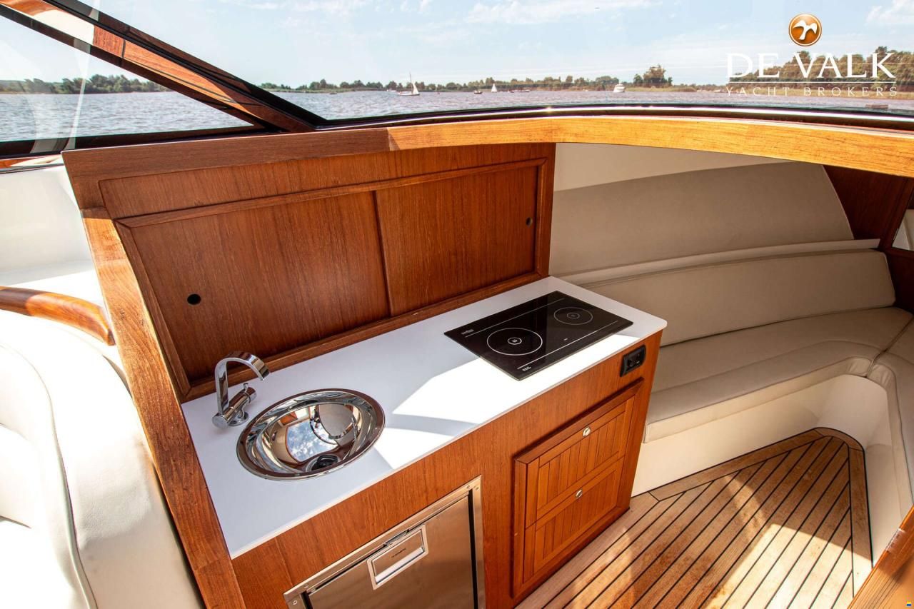 Long Island 33 Runabout