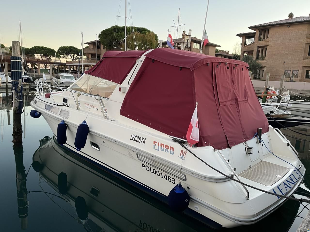 Fjord Dolphin 975